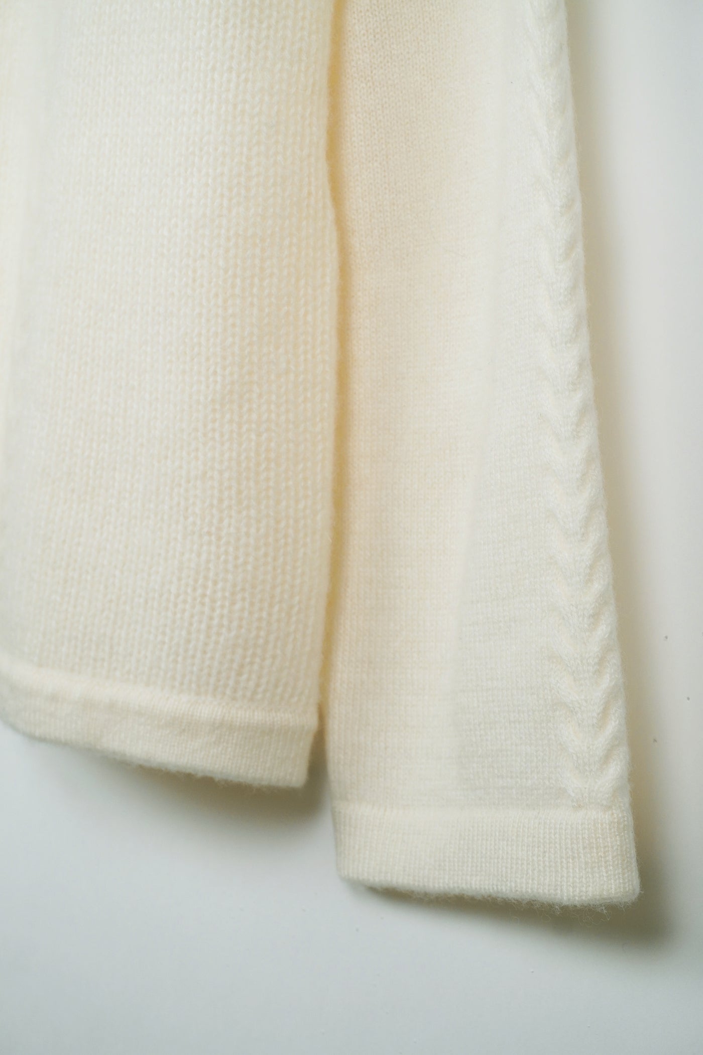 【PLATINUM mei-mei】カシミヤ100％襟スリットハイネックセーター