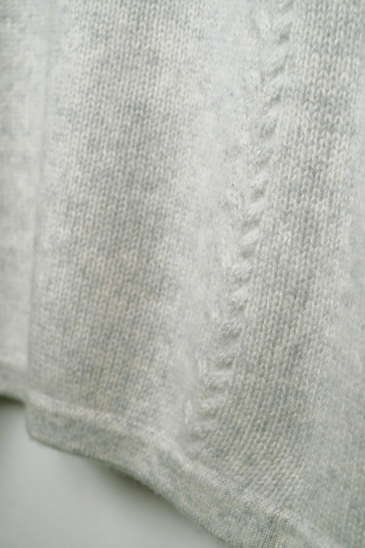 【PLATINUM mei-mei】カシミヤ100％襟スリットハイネックセーター