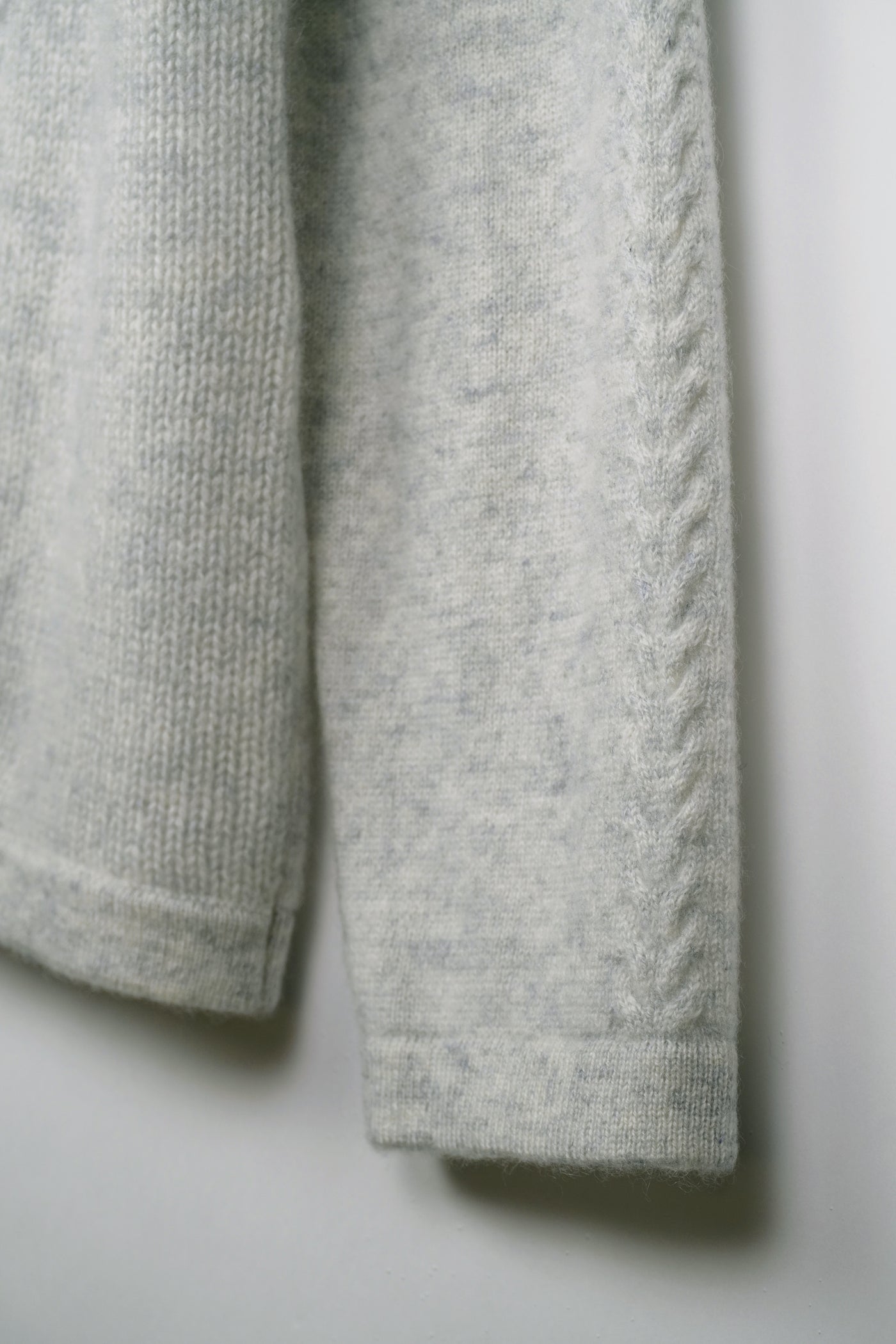 【PLATINUM mei-mei】カシミヤ100％襟スリットハイネックセーター