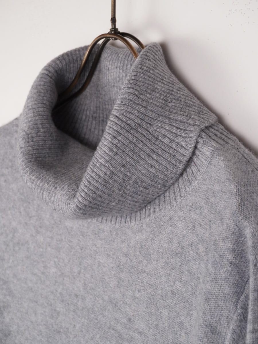 PLUTINUM mei-mei　高級　プラチナカシミヤ　ニットワンピース PLATINUM mei-mei】25カシミヤ100％タートルネックデザインワンピース